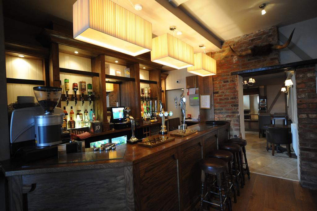 The Bull Hotel Стоуни Стратфорд Екстериор снимка