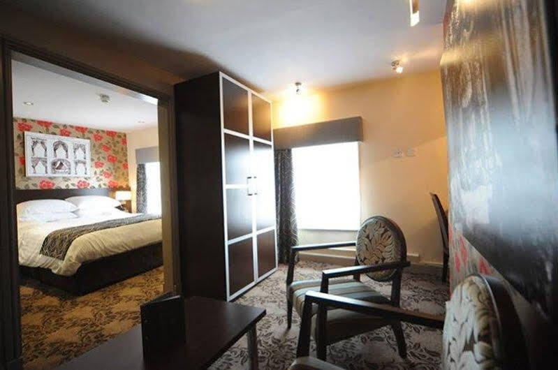 The Bull Hotel Стоуни Стратфорд Екстериор снимка